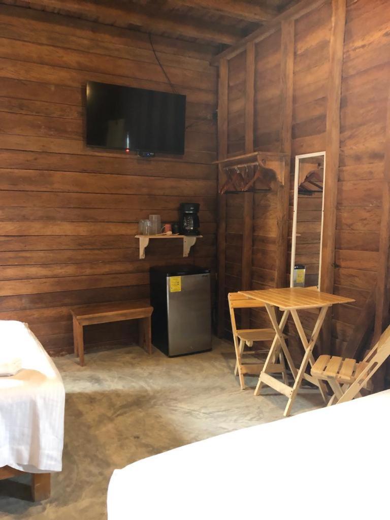 Cabanas Chac Mool Downtown 홀박스아일랜드 외부 사진